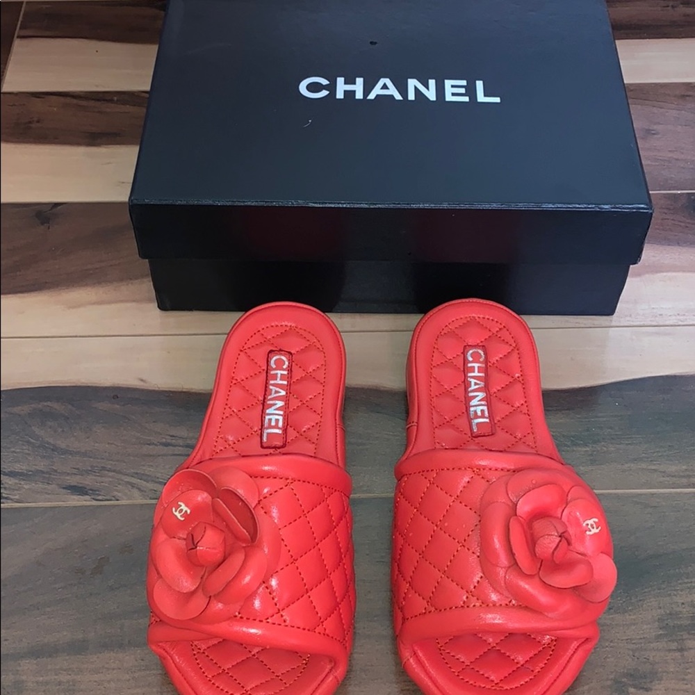 ONLY ONES AVAILABLE ! CHANEL slip ons!!